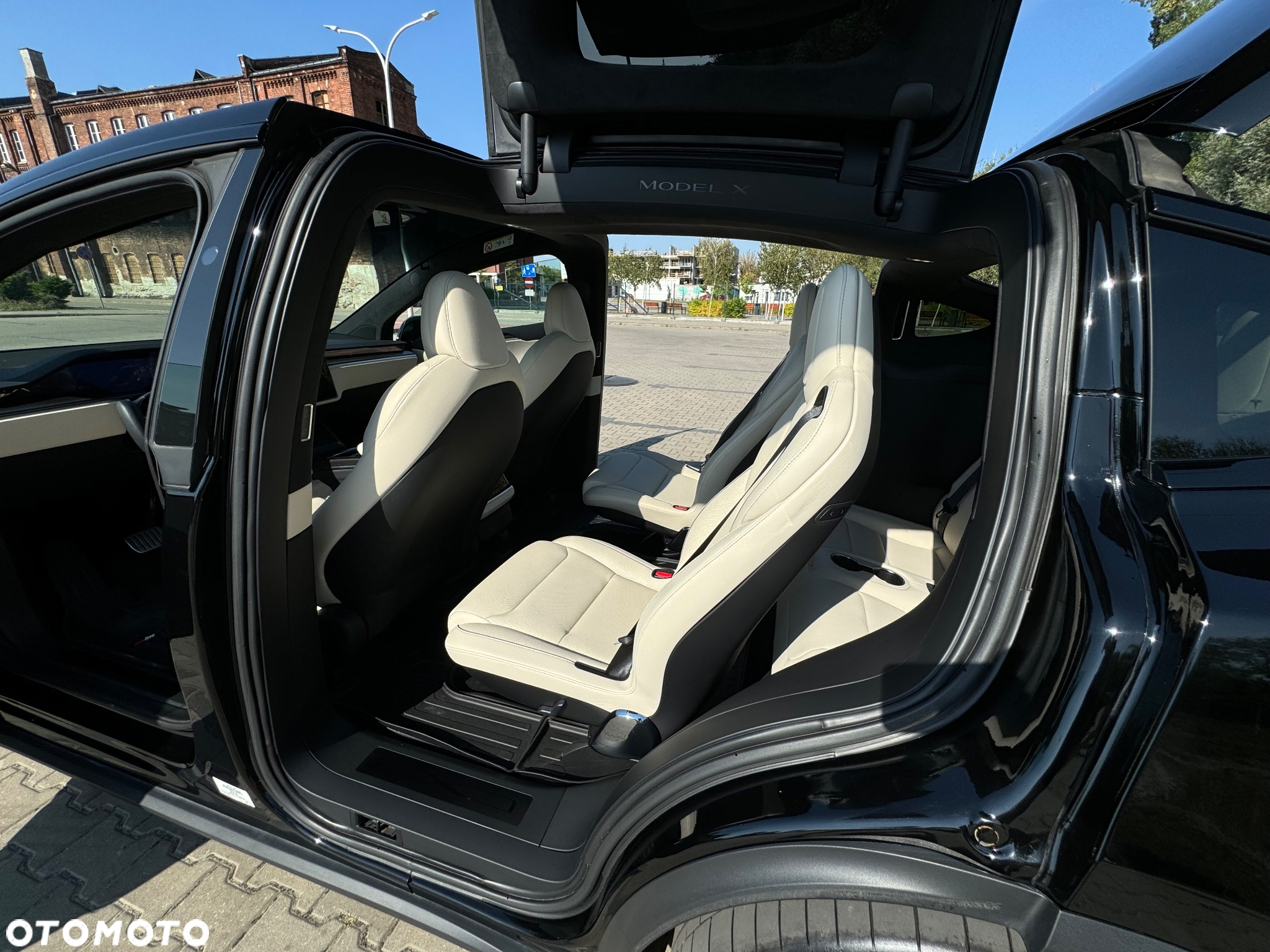 Tesla Model X Plaid - 21