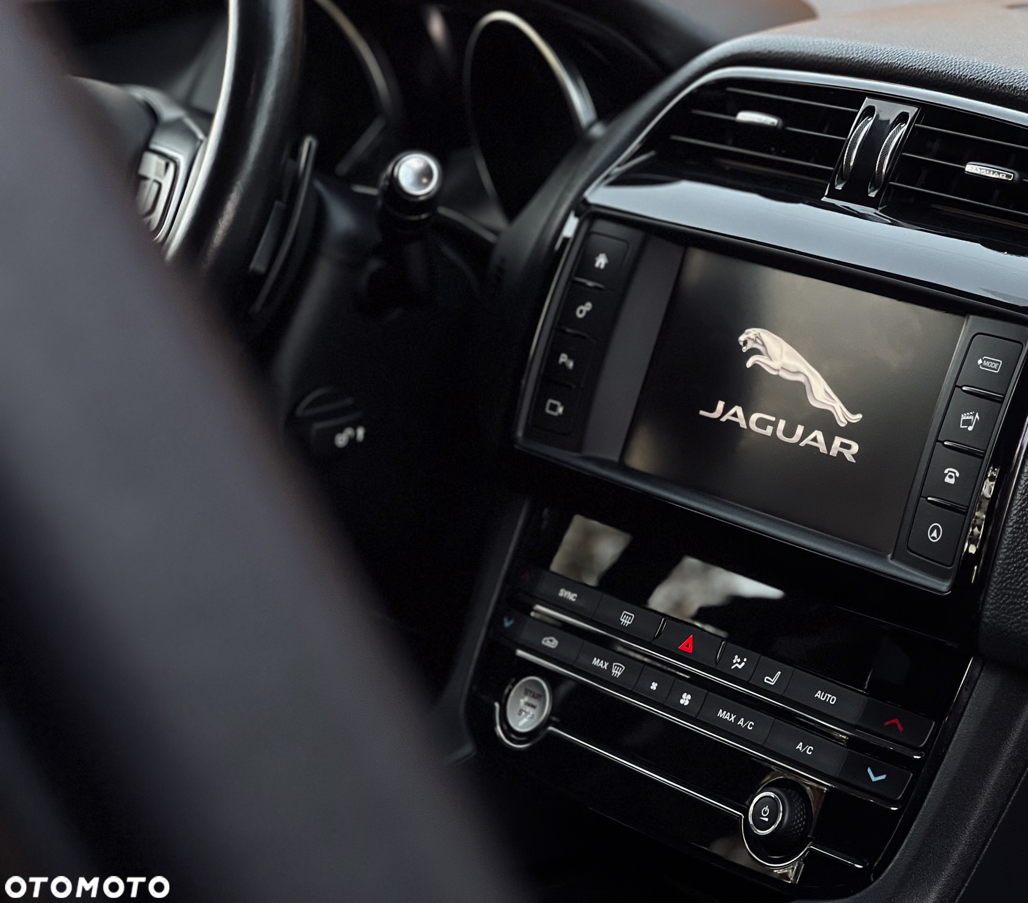 Jaguar F-Pace 20d AWD Prestige - 18