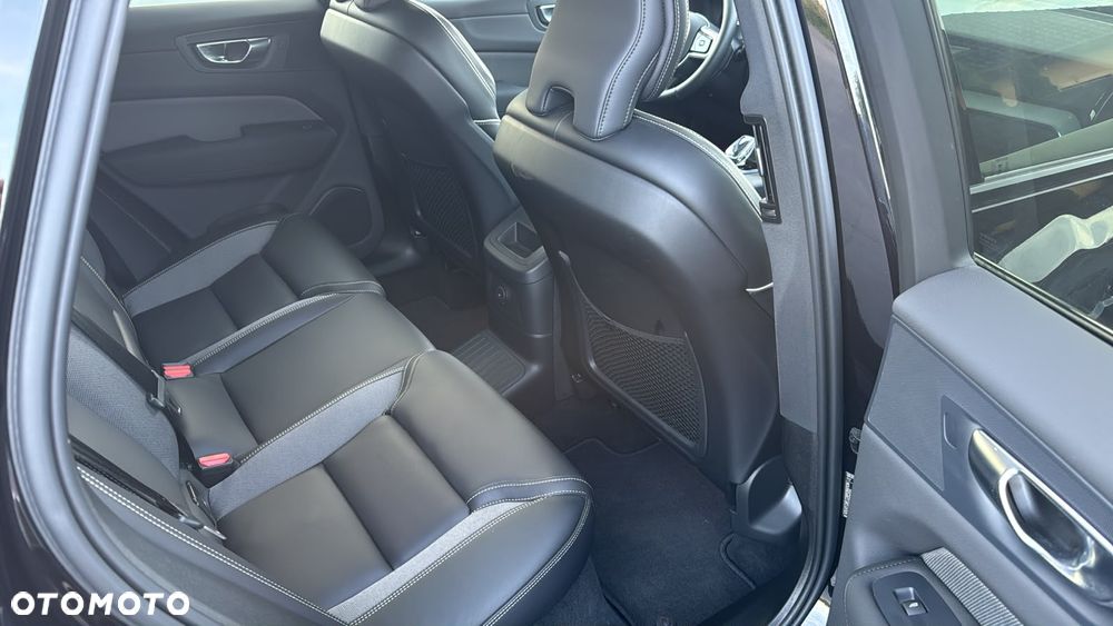 Volvo XC 60 T8 Plug-In Hybrid AWD Ultra Black Edition - 31