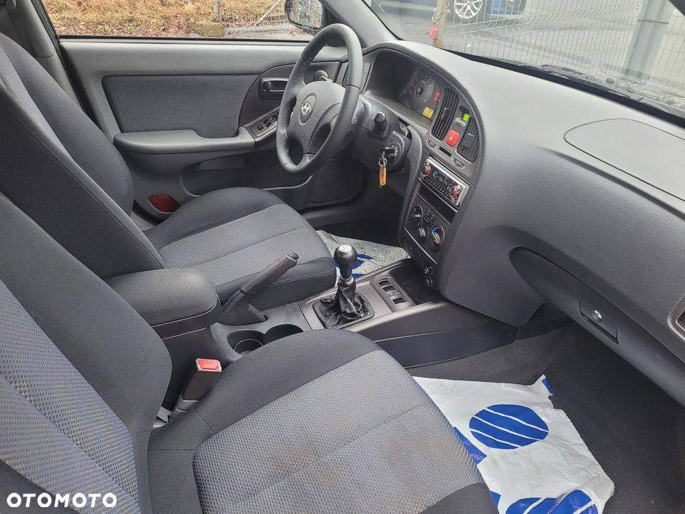 Hyundai Elantra 2.0i GLS - 8