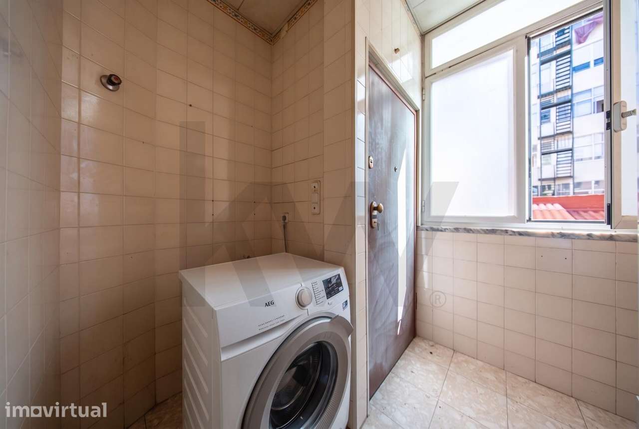 Apartamento com logradouro de 50 m2 no Bairro das Colónias - Grande imagem: 2/28