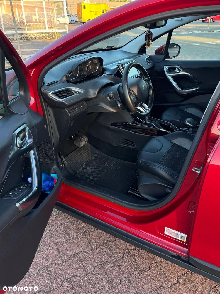 Peugeot 2008 1.2 Pure Tech Allure S&S EAT6 - 9