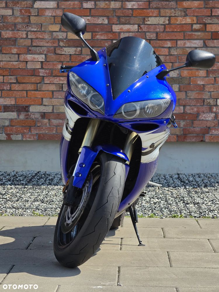 Yamaha R1 - 6