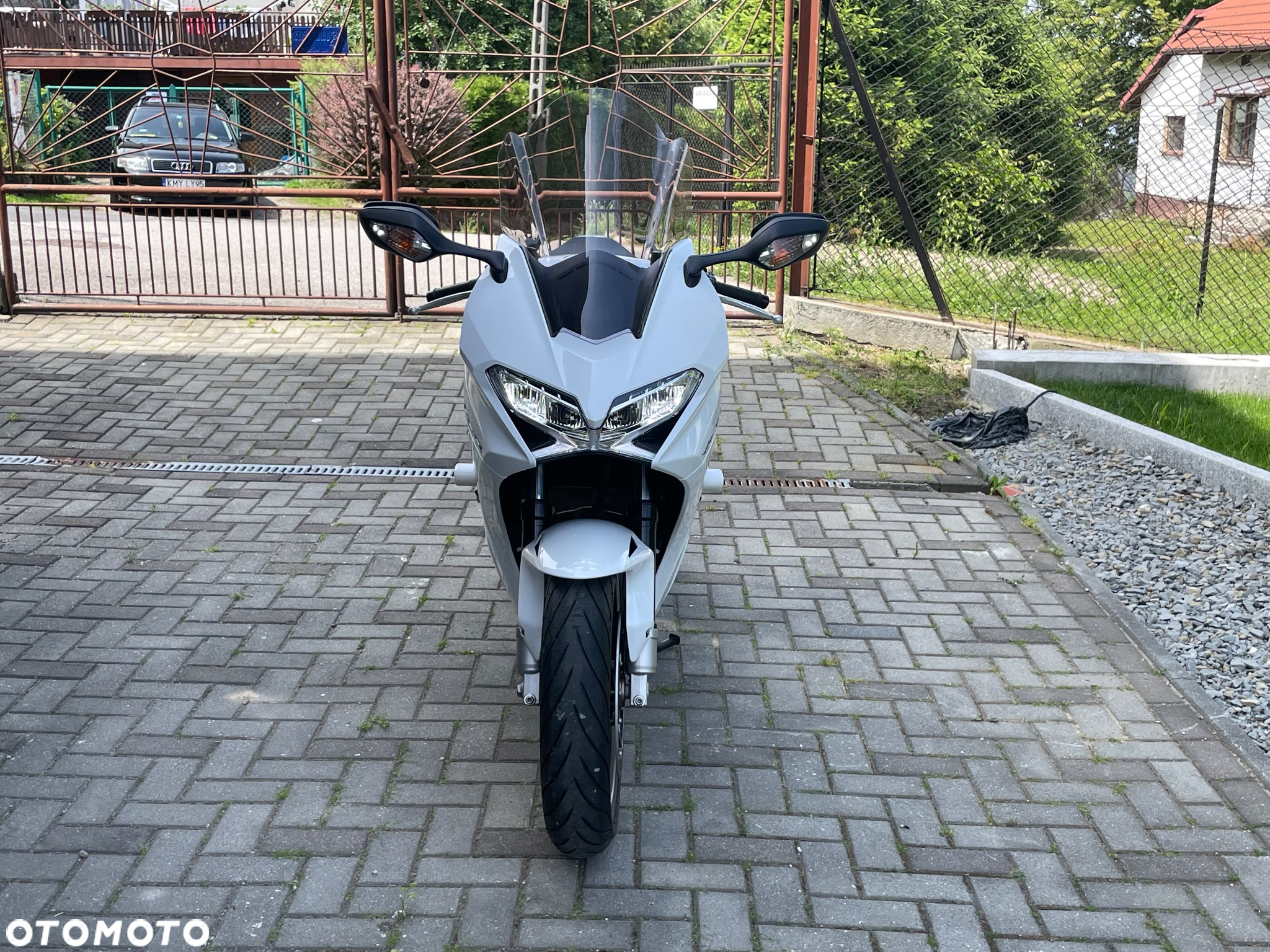 Honda VFR - 3