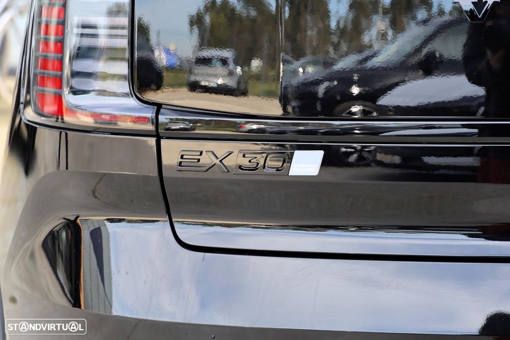 Volvo EX30 69 kWh Single Motor Extended Range Black Edition - 29