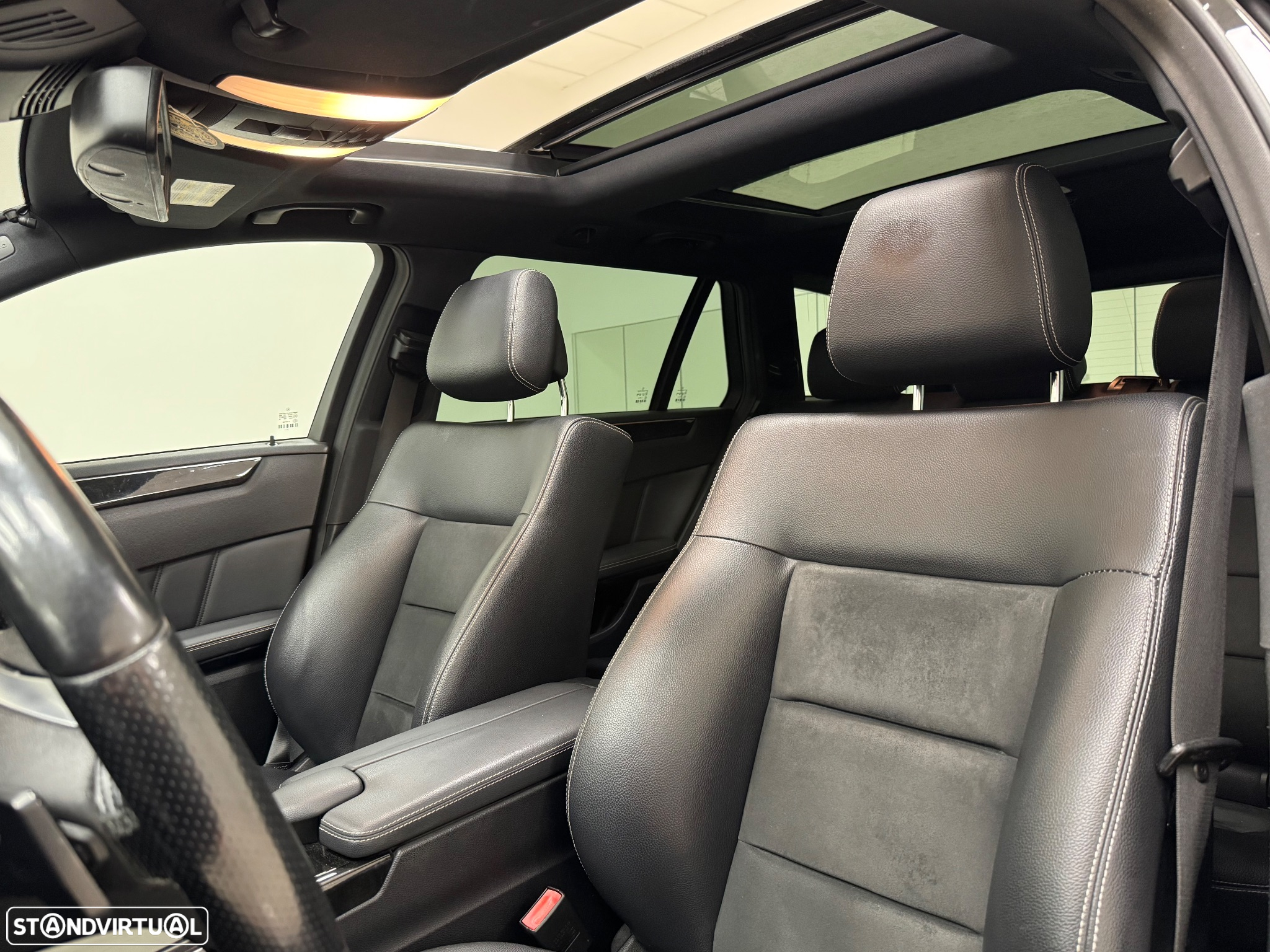 Mercedes-Benz E 300 Bluetec Hybrid Avantgarde - 29