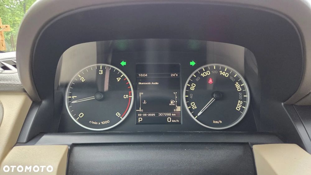 Land Rover Discovery IV 3.0 SD V6 HSE - 21