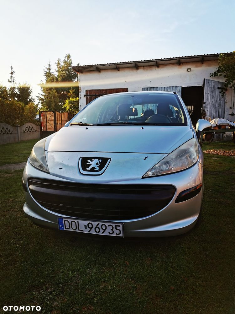 Peugeot 207 - 1
