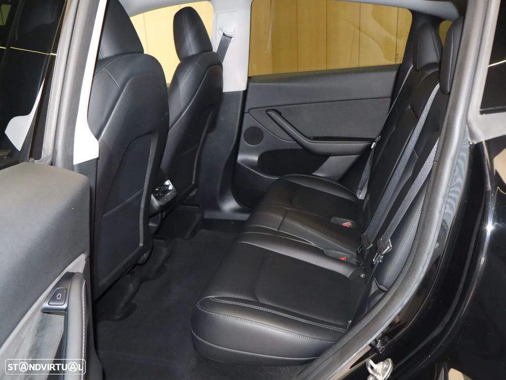 Tesla Model Y RWD - 14