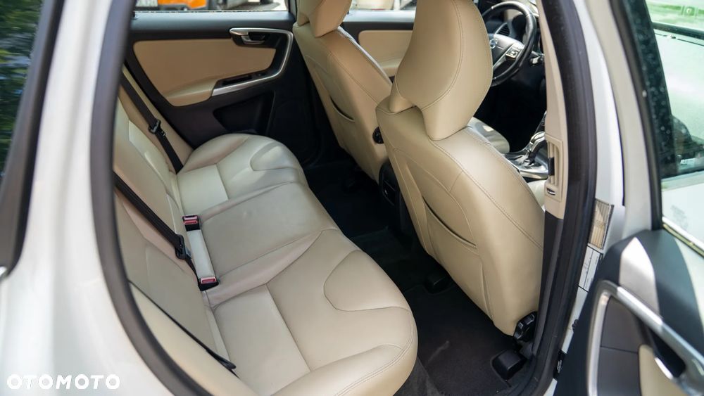 Volvo XC 60 D4 AWD Summum - 11