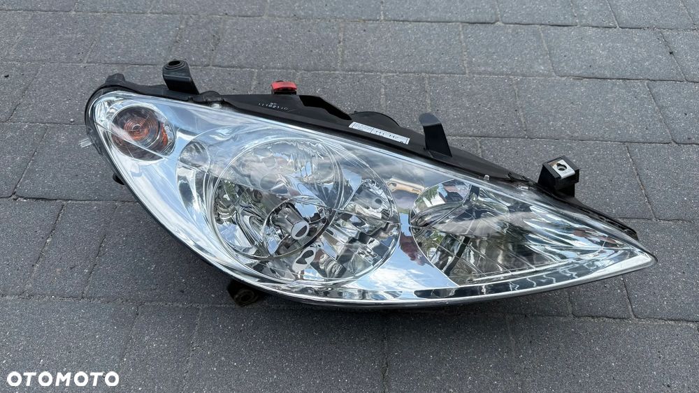 Lampa przednia prawa Peugeot 307 EU Europa prawy przód TYC A166 Reflektor 3A/C, SW 3H, CC 3B, 3E - 4