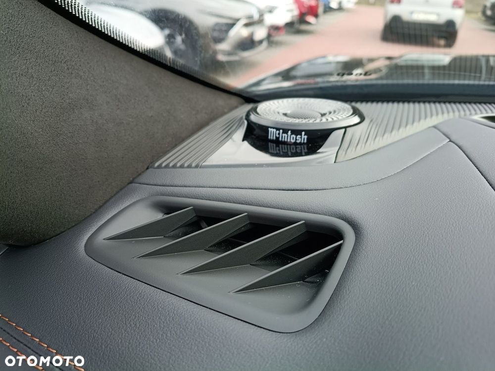 Jeep Grand Cherokee - 23