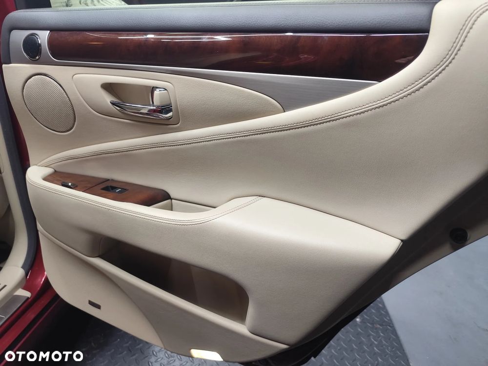 Lexus LS - 30