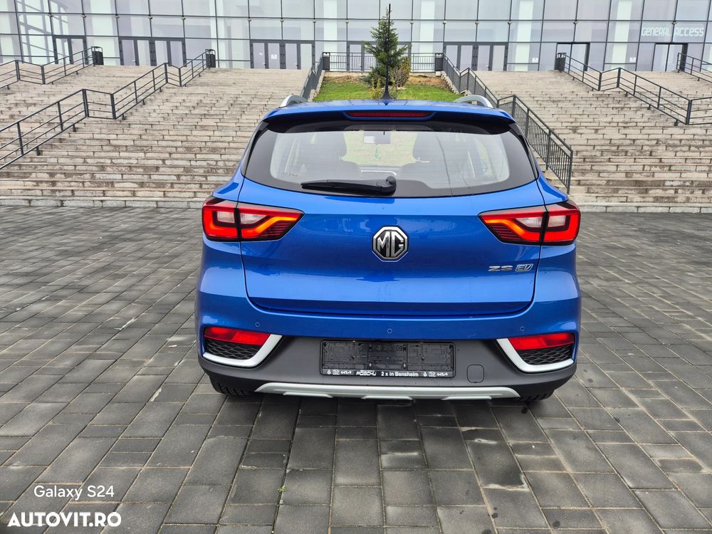 MG ZS EV Luxury - 4