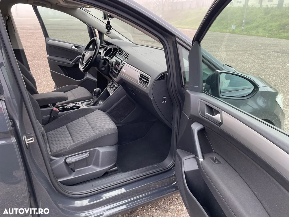Volkswagen Touran - 11