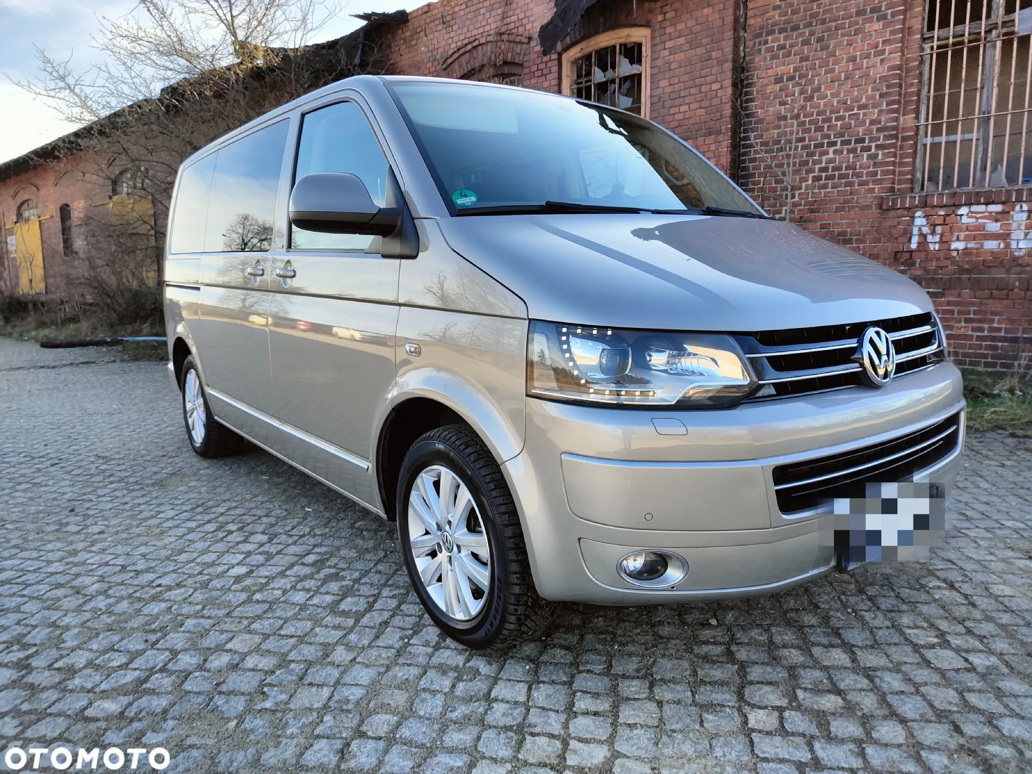 Volkswagen Multivan - 1