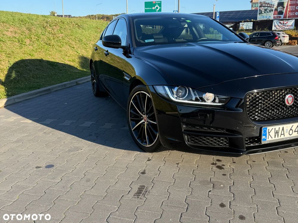 Jaguar XE 2.0 T Portfolio - 30