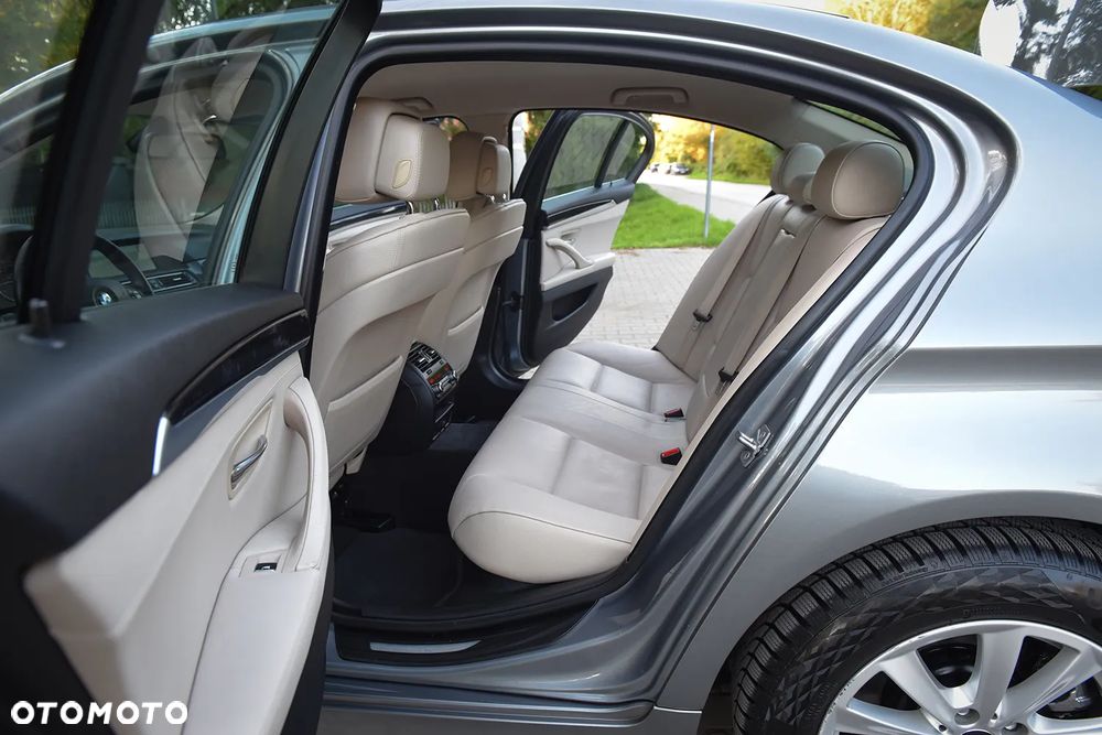 BMW Seria 5 520d - 29