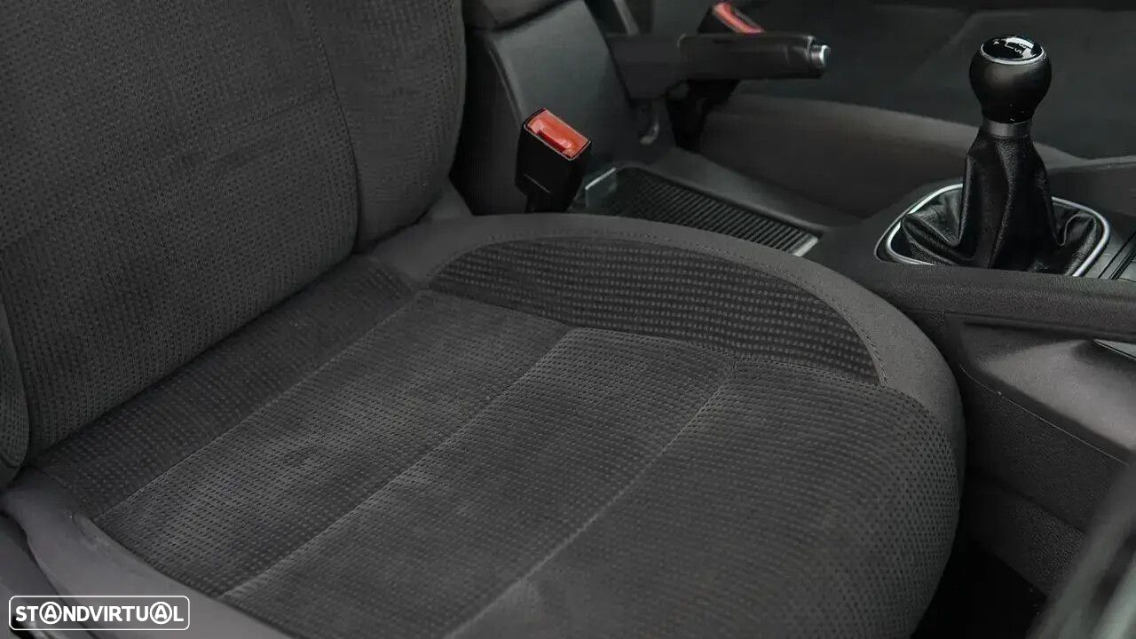 VW Jetta - 33