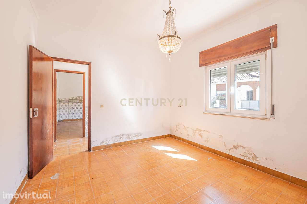 Moradia T3 com Quintal Amplo, Garagem e Anexo – Zona Tranquila da Moit - Grande imagem: 2/60