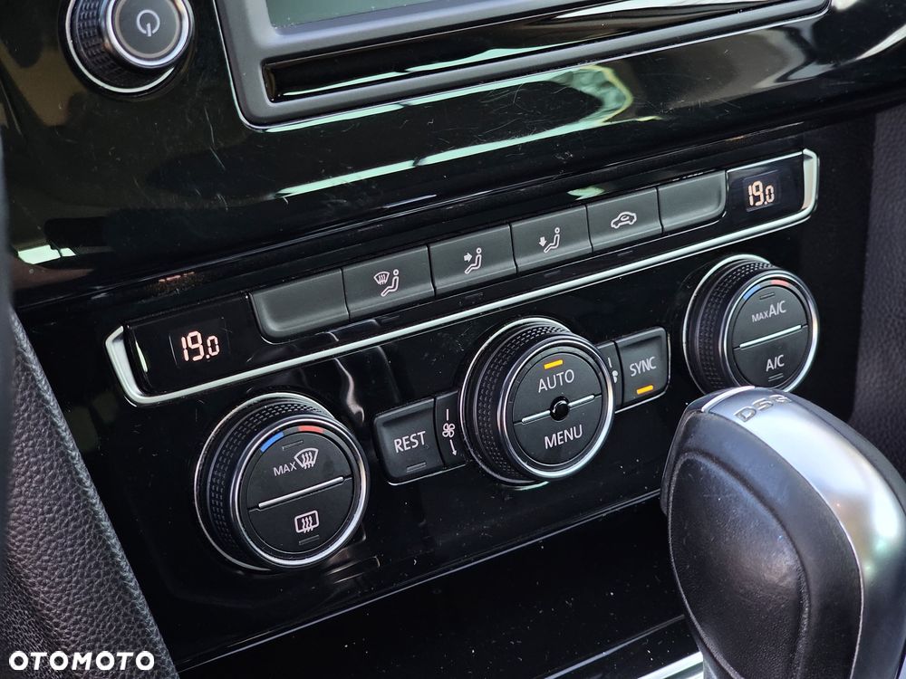 Volkswagen Passat - 11