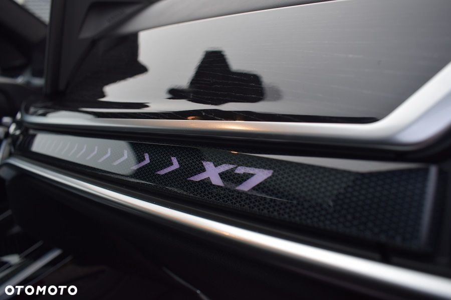 BMW X7 xDrive40d mHEV Individual Edition sport - 22