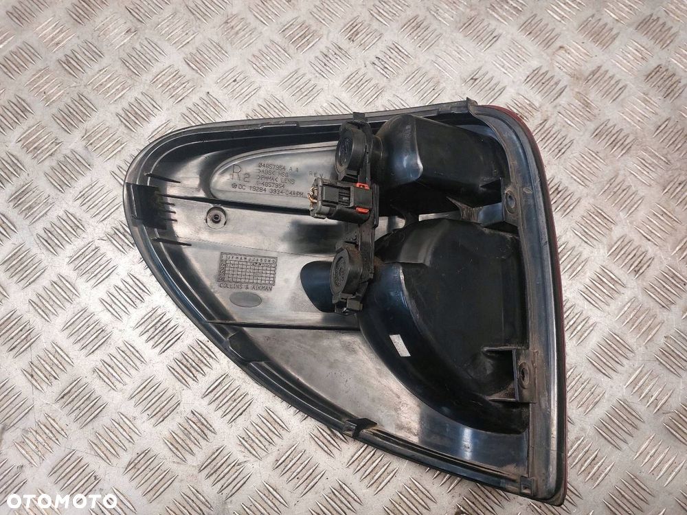 LAMPA PRAWY TYŁ  CHRYSLER  GRAND VOYAGER IV LIFT 04857954AA 192843934 - 3