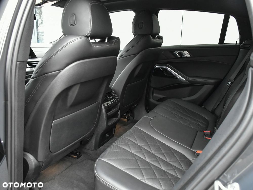 BMW X6 M50i - 15