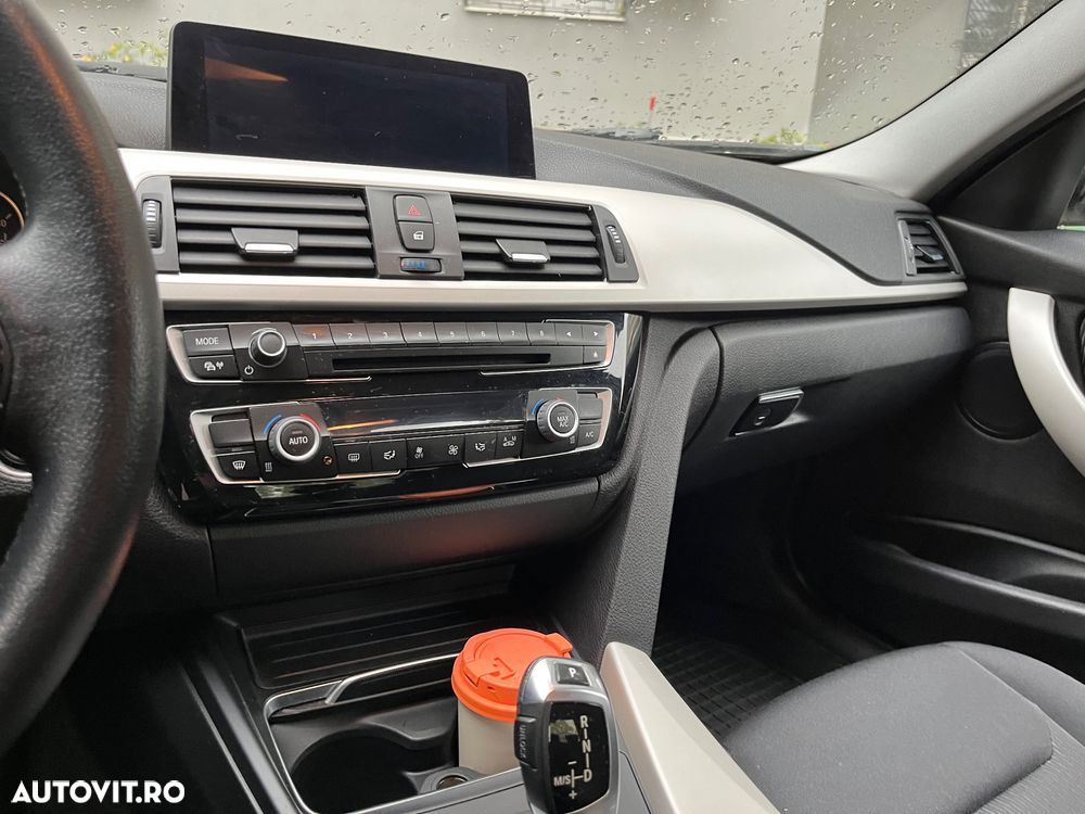 BMW Seria 3 318d Aut. - 11