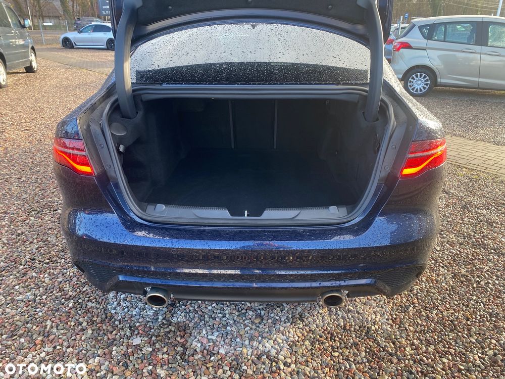 Jaguar XE P300 AWD R-Dynamic HSE - 10