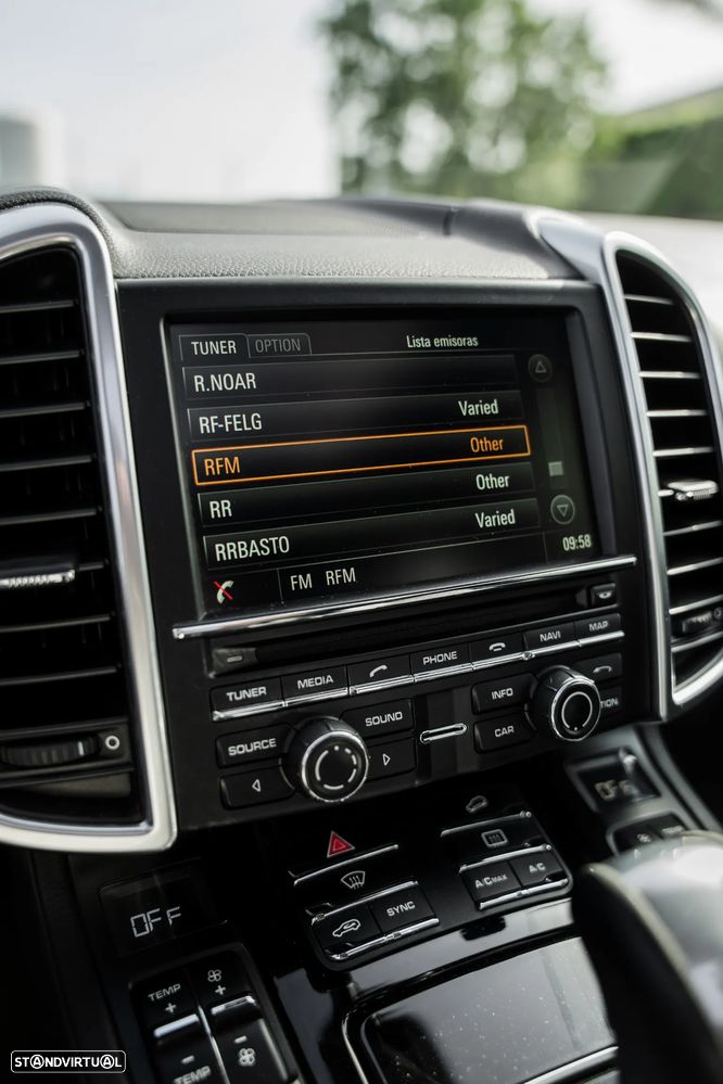 Porsche Cayenne Platinum Edition - 38