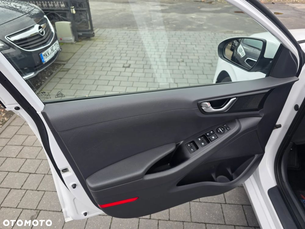 Hyundai IONIQ - 19