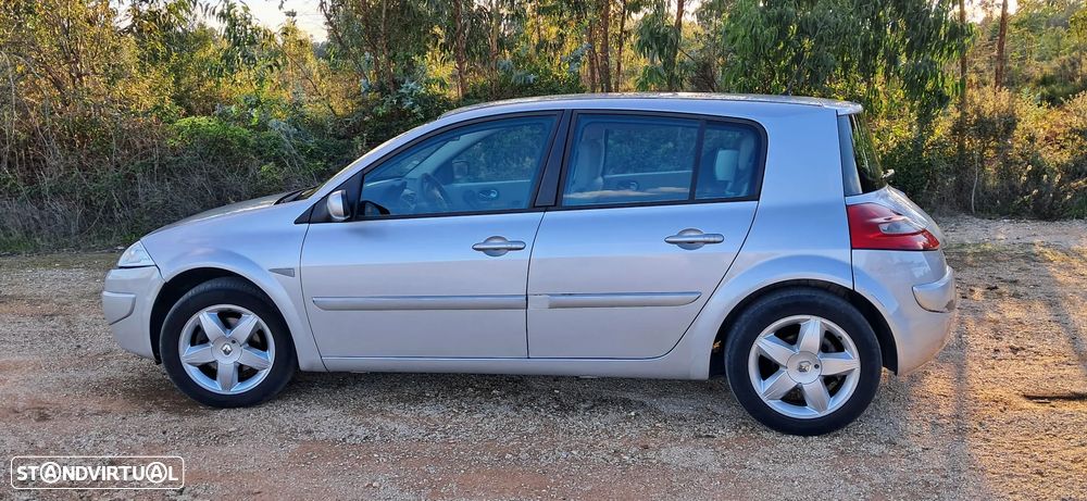 Renault Mégane 1.5 dCi Dynamique - 4