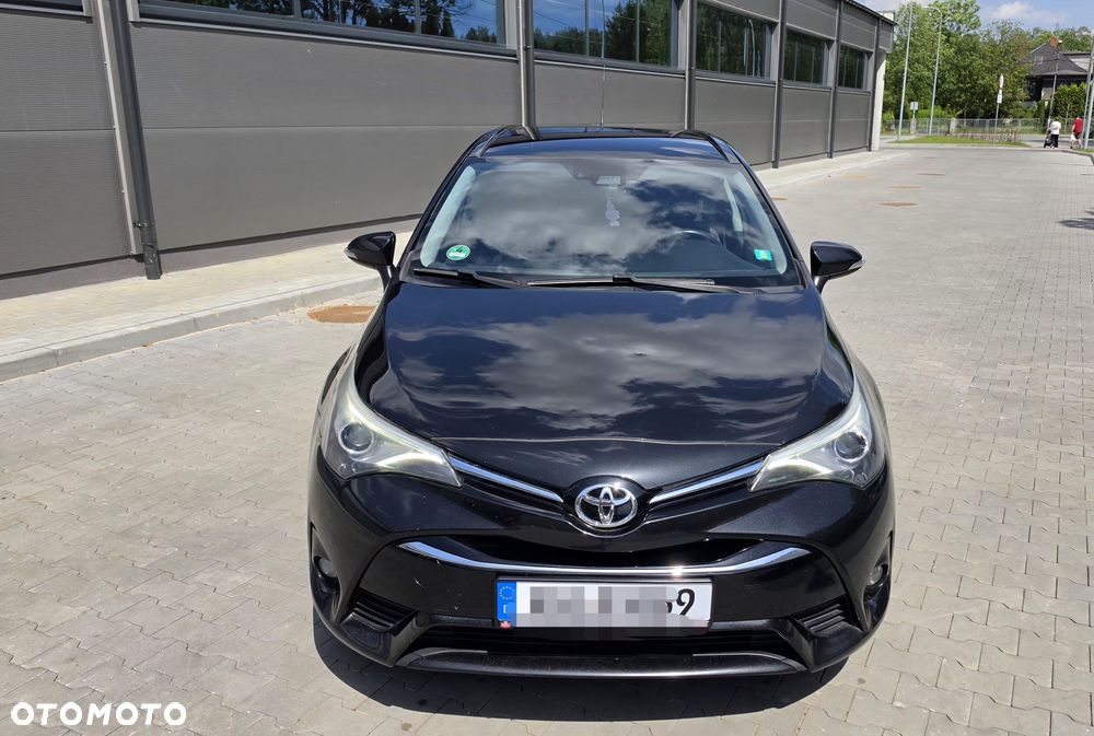 Toyota Avensis Touring Sports 2.0 D-4D Business Edition - 2
