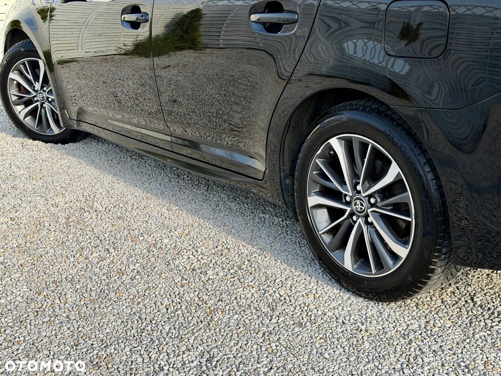 Toyota Avensis 2.0 D-4D Premium - 22