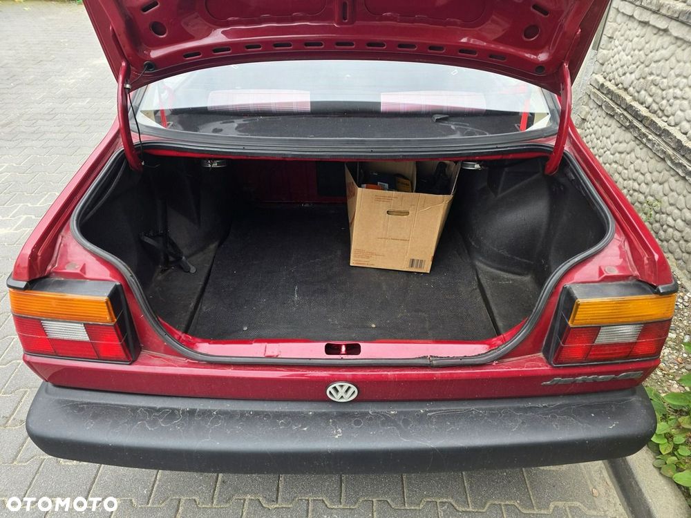 Volkswagen Jetta 1.3 GL - 25