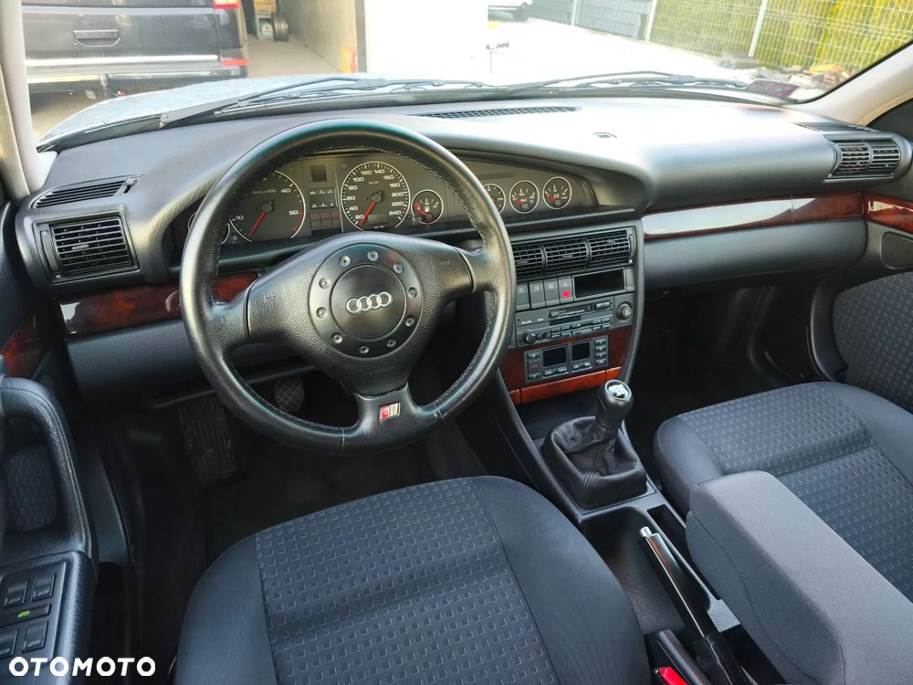 Audi A6 Limousine 2.5 TDI - 20