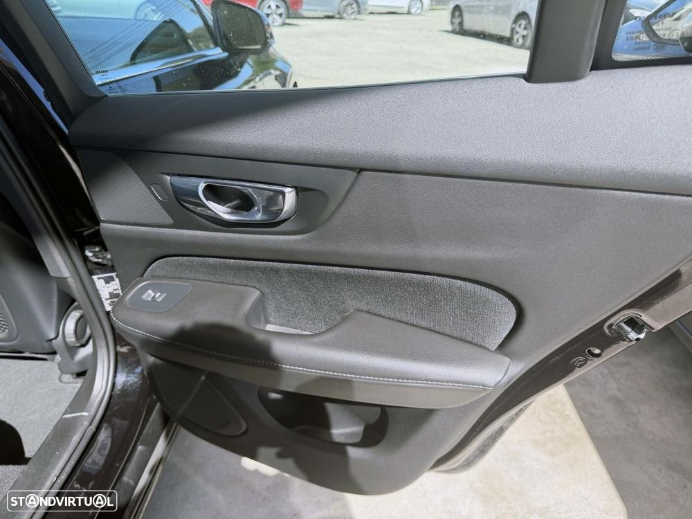 Volvo V60 2.0 T8 AWD TE Momentum Plus - 23