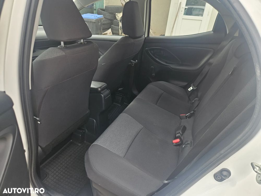 Toyota Yaris 1.5 VVT-i HSD Active - 8