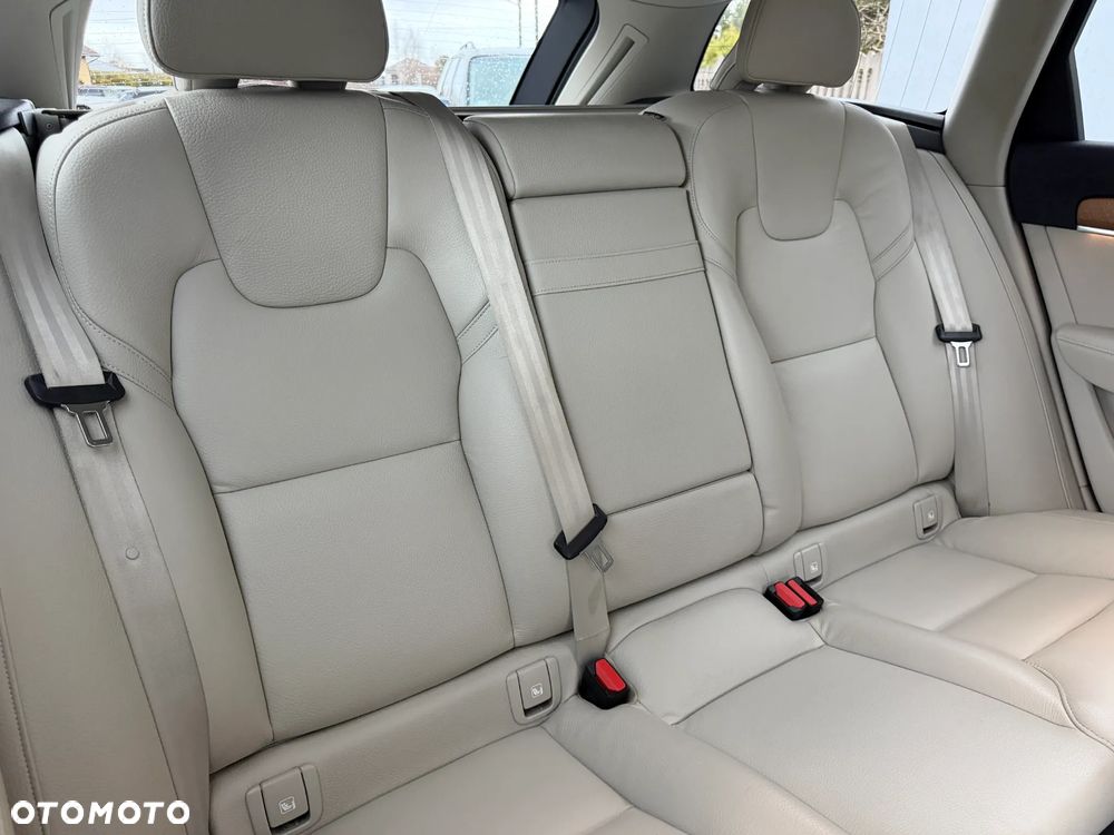 Volvo V90 D5 AWD Momentum Pro - 22