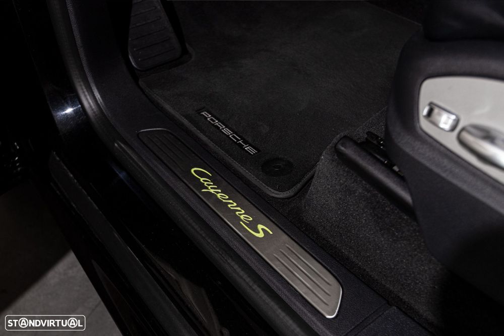 Porsche Cayenne S E-Hybrid - 35