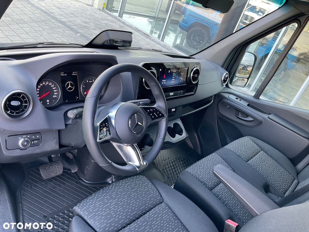 Mercedes-Benz Sprinter 319 - 13