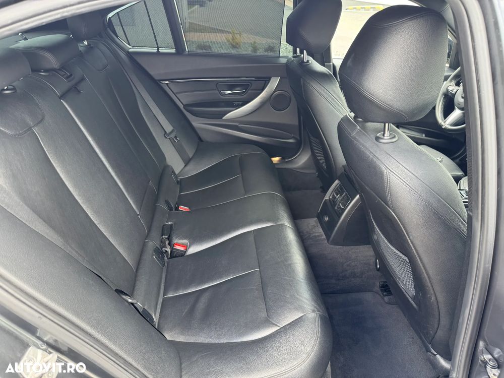 BMW Seria 3 320d Aut. M Sport - 16