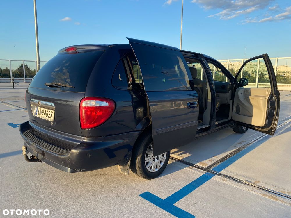 Chrysler Town & Country 3.3 LX - 6