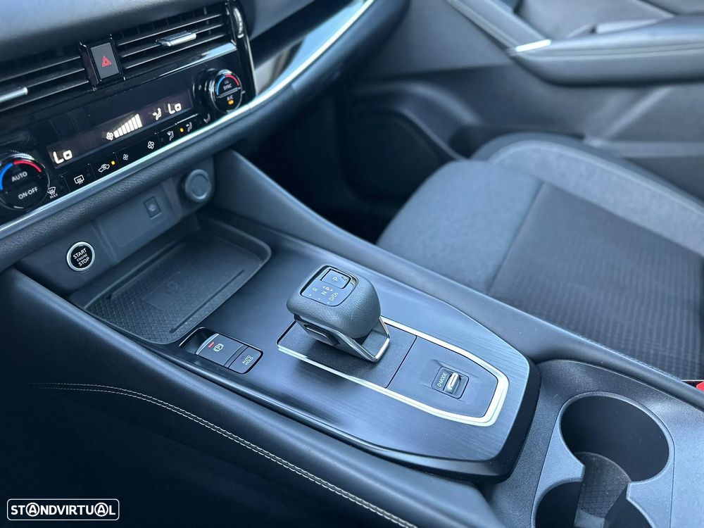 Nissan Qashqai 1.3 DIG-T N-Connecta Xtronic - 27