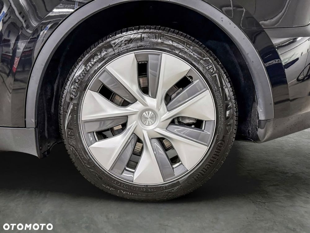 Tesla Model Y Long Range AWD - 18