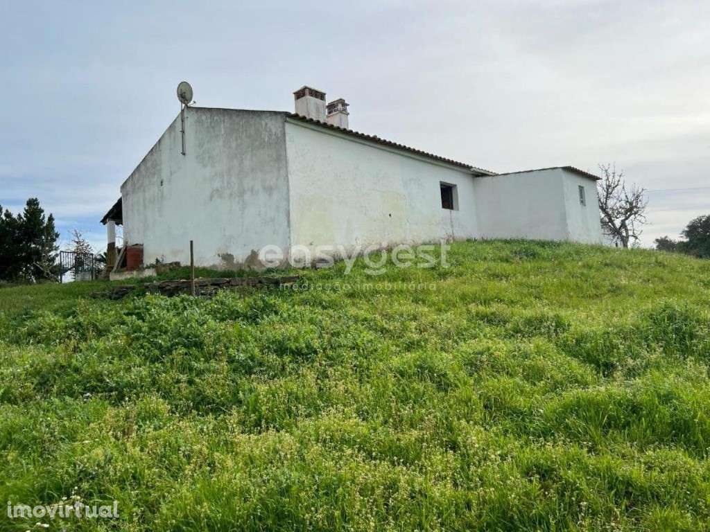 Monte Alentejano localizado na freguesia de S. Martinho das Amoreiras - Grande imagem: 2/32