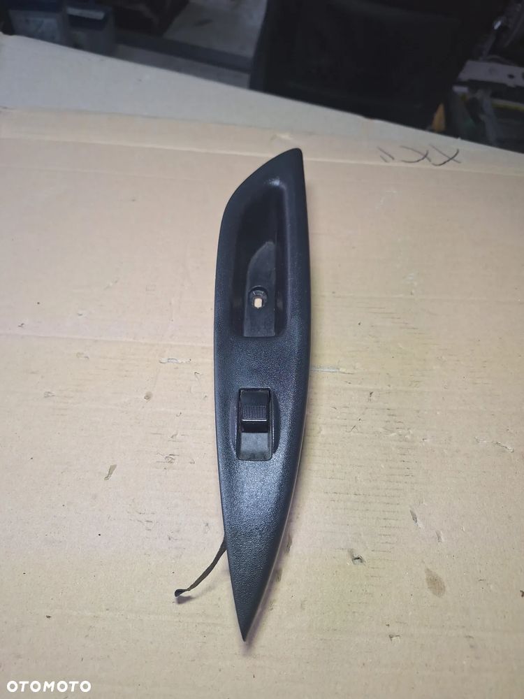 przełącznik szyb prawy przód MAZDA 6 02-05  GJ6A685LI     (18/22)