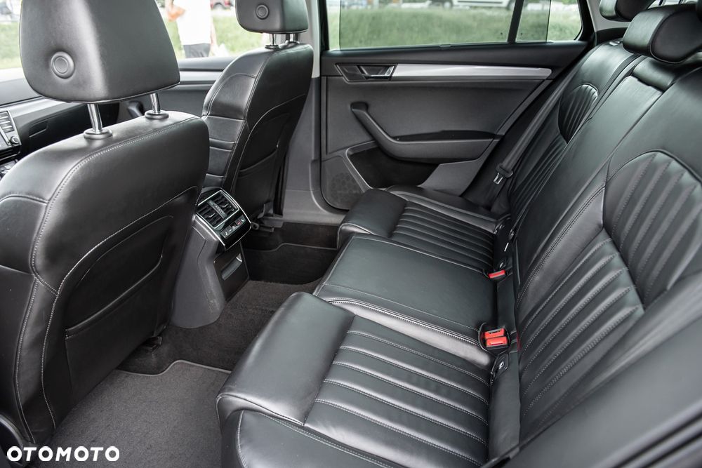 Skoda Superb 2.0 TDI 4x4 DSG Premium Edition - 30