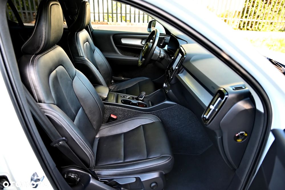Volvo XC 40 T3 Geartronic Momentum Pro - 24